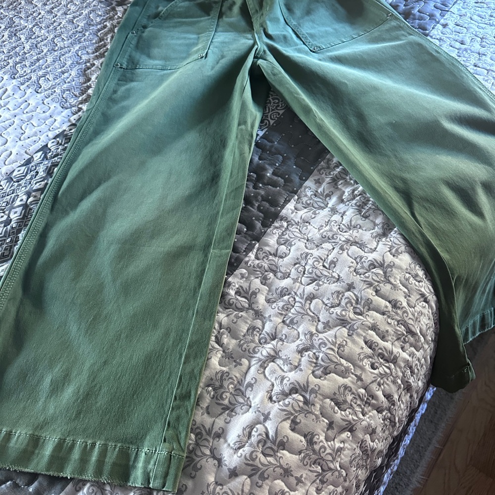 Women's Green Wide-Leg Pants